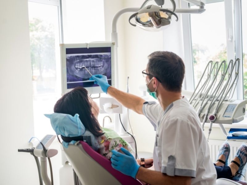 Bác sĩ nha khoa là một trong những công việc được trả lương tốt nhất hiện nay